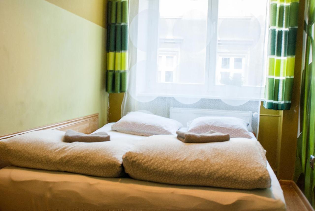 Smocza Jama Hostel Krakow Exterior photo