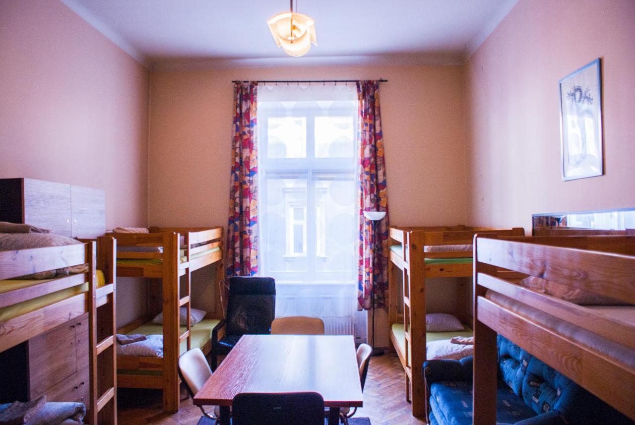 Smocza Jama Hostel Krakow Exterior photo